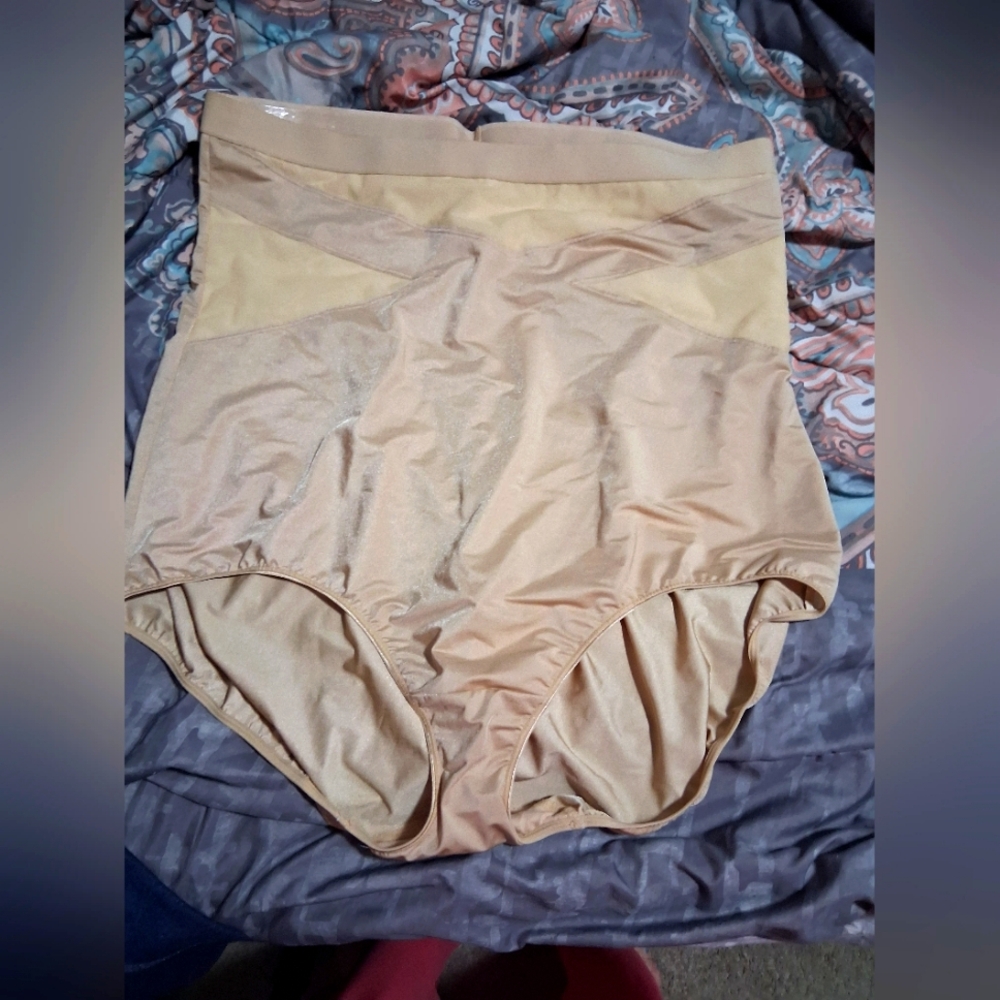 Ultra High-Waisted Nude Tan Shapewear Brief Cacique Lane Bryant Sizr 26/28